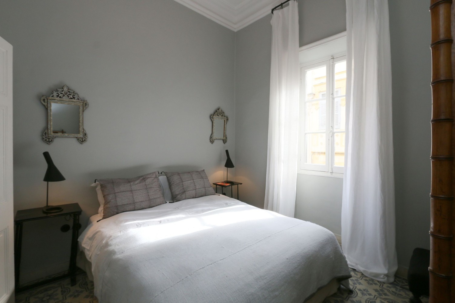 La Suite Menzeh de Mimi Calpe, son menzeh de bois et de zinc accessible par le jardin