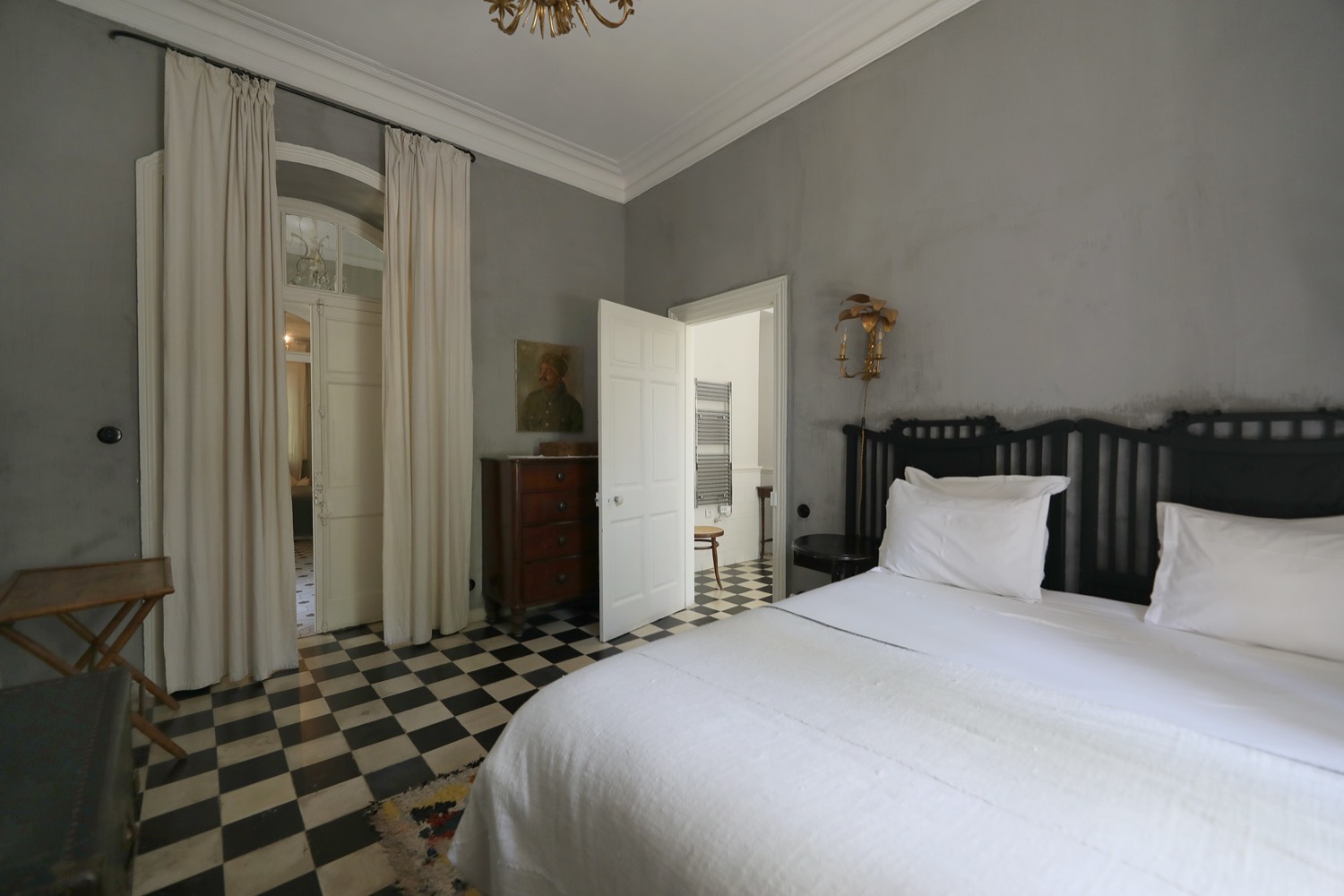 La chambre Playa de Mimi Calpe, lumineuse et orientée vers la plage de Tanger